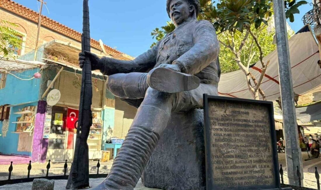 Yunanlıları kendi silahlarıyla vuran İsmail Efe’nin heykelindeki kama çalındı Aydın’ın Efeler ilçesinde tarihi hasır pazarında bulunan Danişmentli İsmail Efe