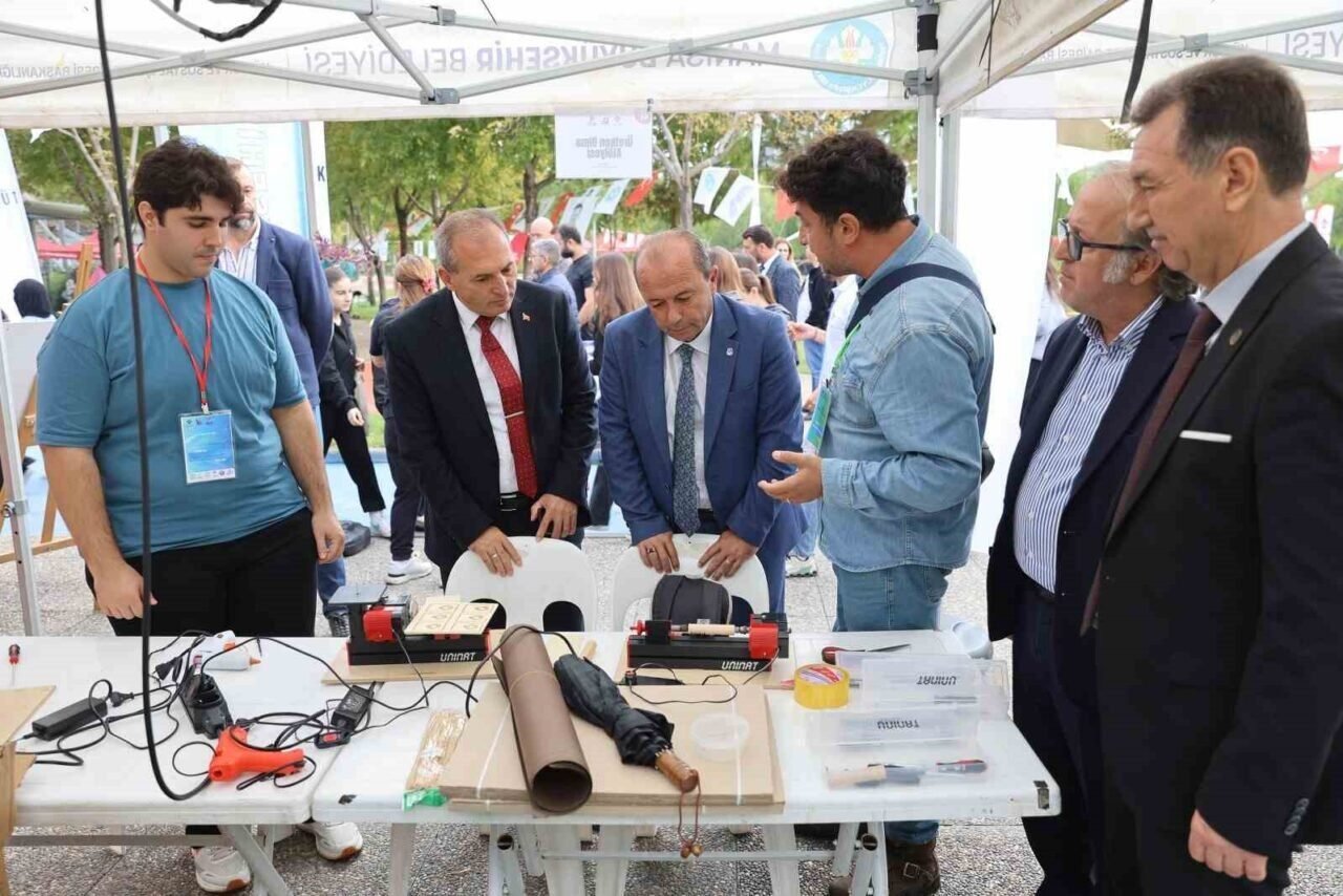 Yunusemre’de bilim şenliği başladı