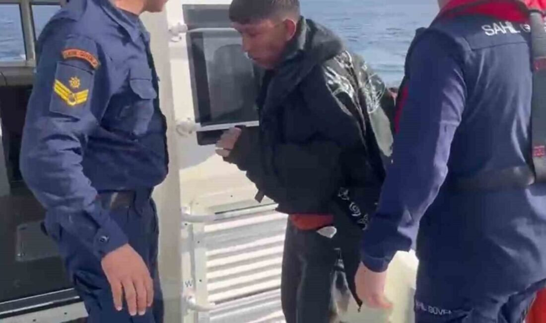 Aydın’ın Didim ilçesinde yüzerek Yunanistan’a geçmeye çalışan ve bitkin düşerek