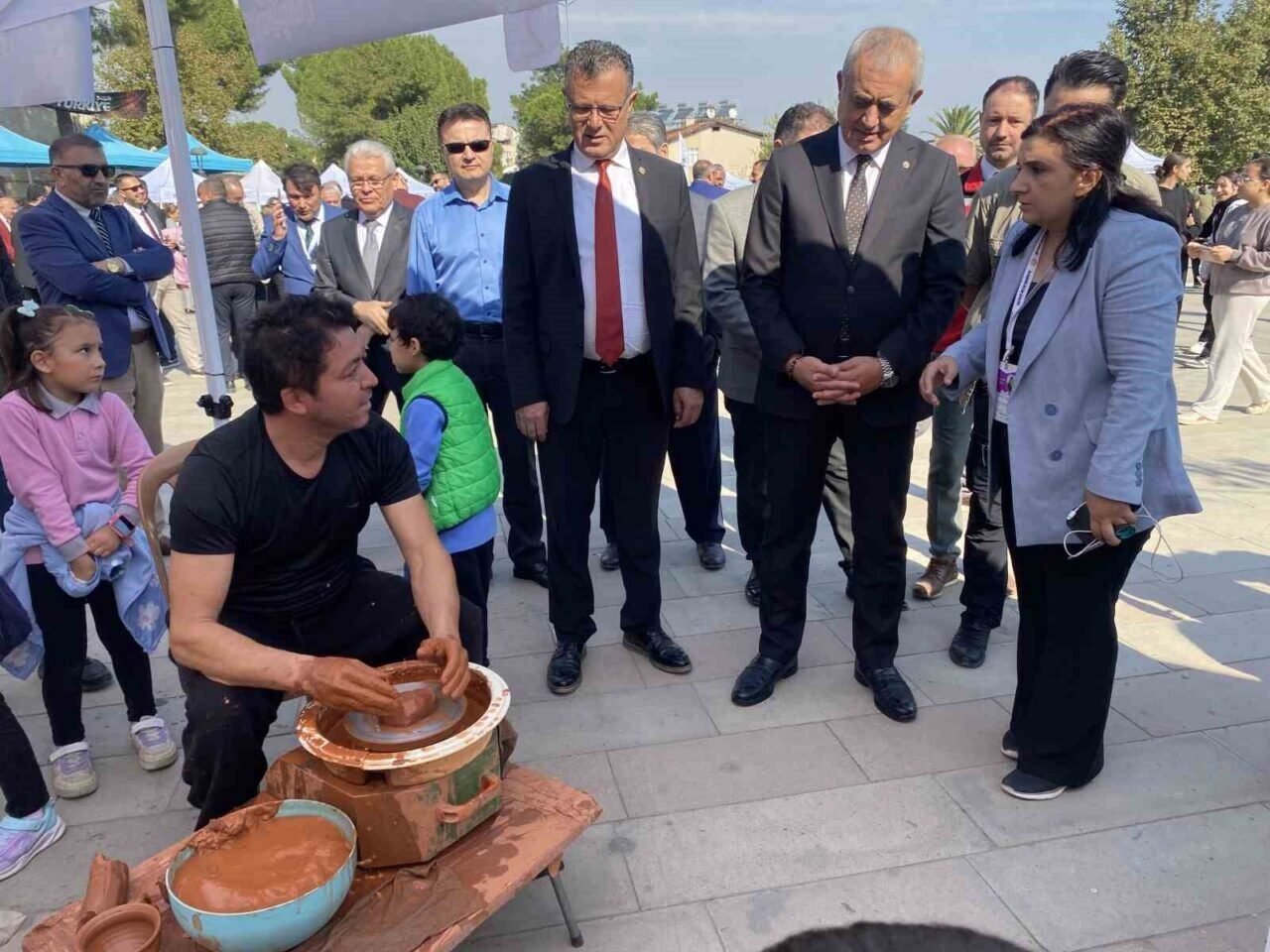 Zeybek oynayan robotlar Bilim Şenliği’nde ilgi topladı